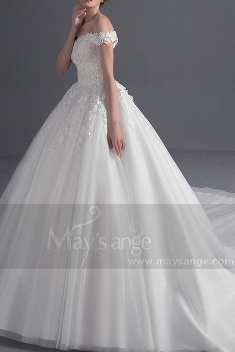 Off-The-Shoulder Lace Ball Gown Wedding Dress - Ref M370 - 01