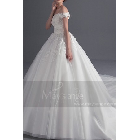 belle robe de mariée blanche en dentelle calais simple et tres chic