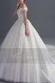 belle robe de mariée blanche en dentelle calais simple et tres chic - Ref M370 - 02