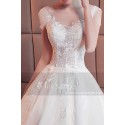 robe de mariée dentelle cérémonie avec manchettes et long traîne - Ref M385 - 02