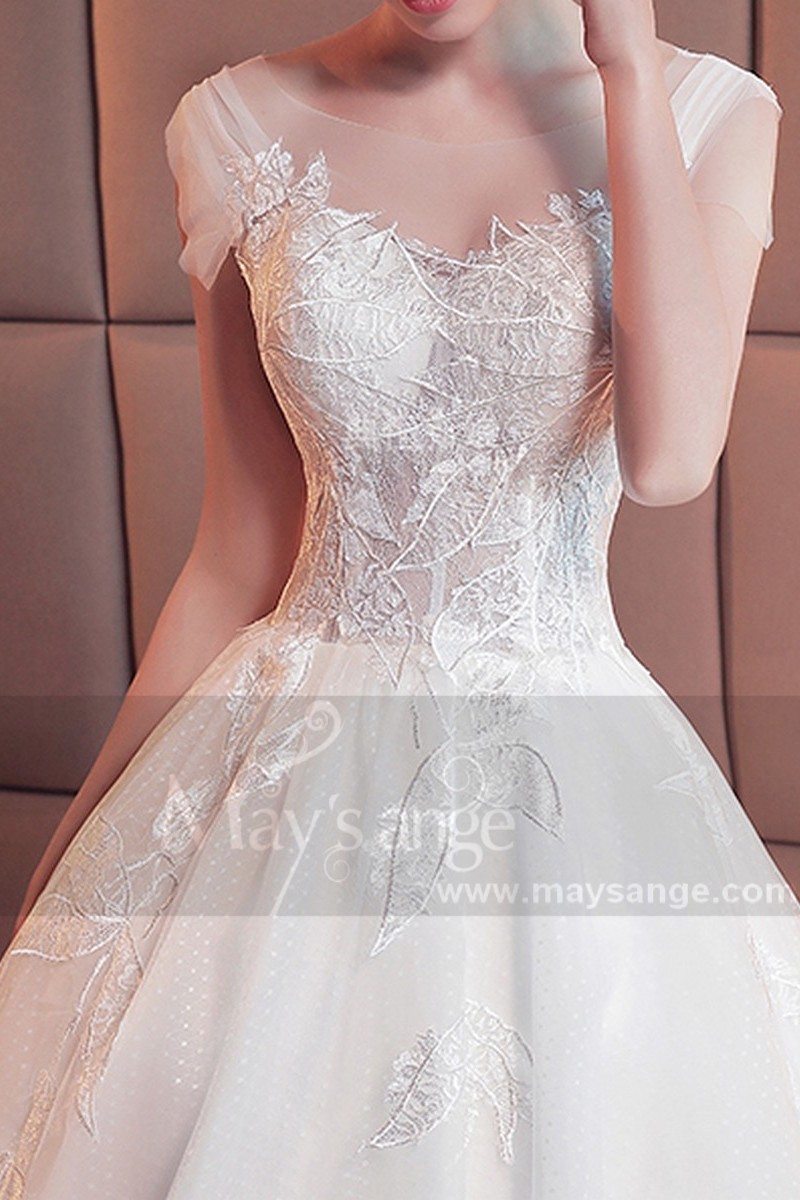 robe de mariée dentelle cérémonie avec manchettes et long traîne - Ref M385 - 01
