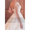 robe de mariée dentelle cérémonie avec manchettes et long traîne - Ref M385 - 03