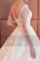 robe de mariée dentelle cérémonie avec manchettes et long traîne - Ref M385 - 03