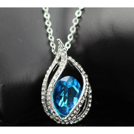 Collier pendentif pierre cristal bleu