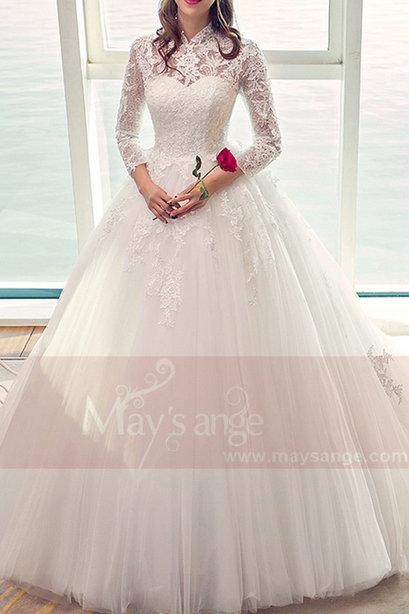 belle robe de mariee en dentelle manche longue petit col montant - Ref M406 - 01