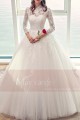 belle robe de mariee en dentelle manche longue petit col montant - Ref M406 - 02