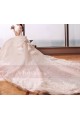 robe de mariée en dentelles perlées longue traîne et volant en cascade - Ref M403 - 05