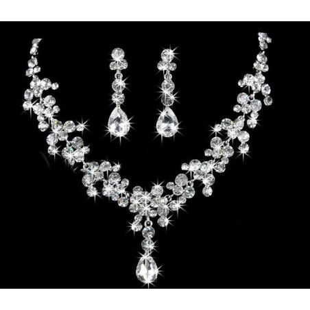 Stylish crystal white wedding necklace