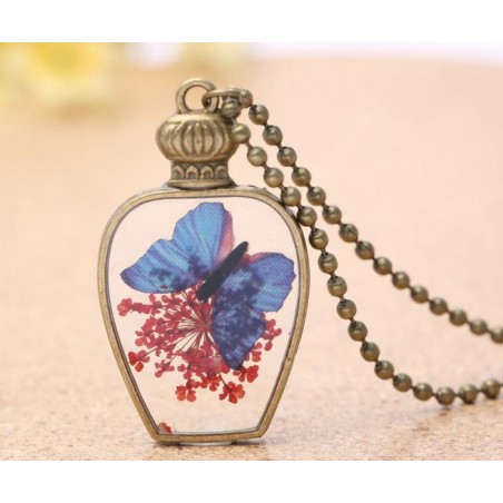Collier de perles vintage papillon bleu