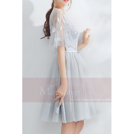 robe courte de bal argente gris en dentelle avec manche legere